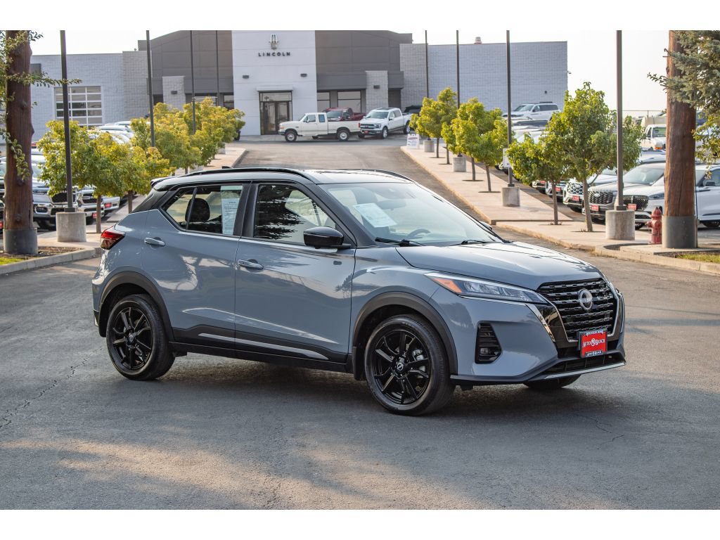 Used 2024 Nissan Kicks SR FWD image 2