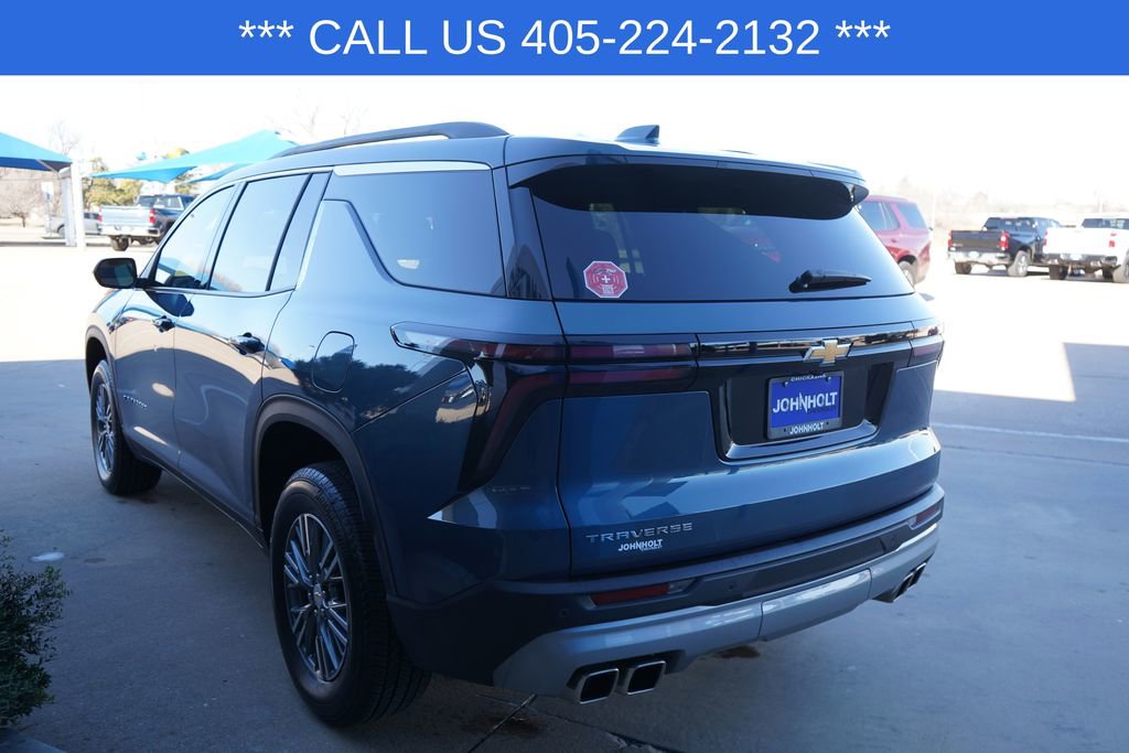 Used 2025 Chevrolet Traverse LT image 11