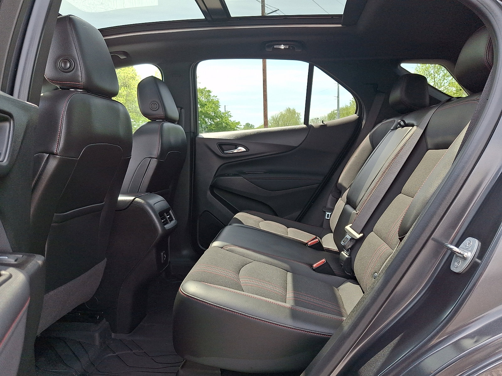 Used 2022 Chevrolet Equinox RS w/ LPO, Floor Liner Package AWD/4WD image 10