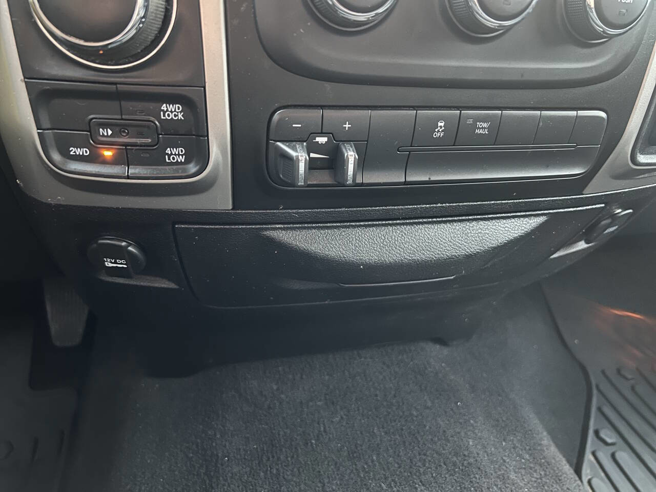 Used 2019 RAM 1500 Classic SLT w/ Protection Group AWD/4WD image 13
