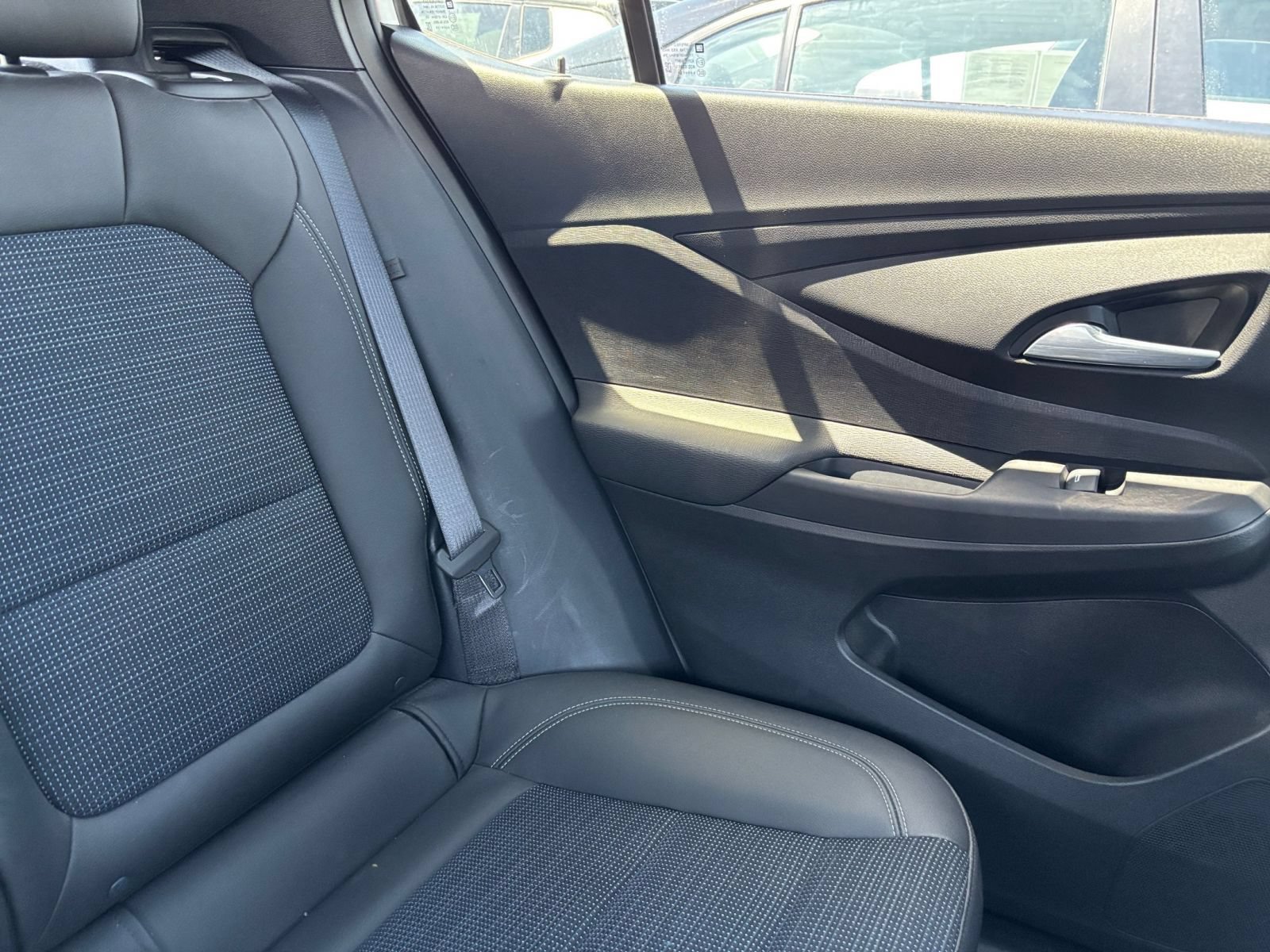 Used 2025 Buick Envista Preferred FWD image 35