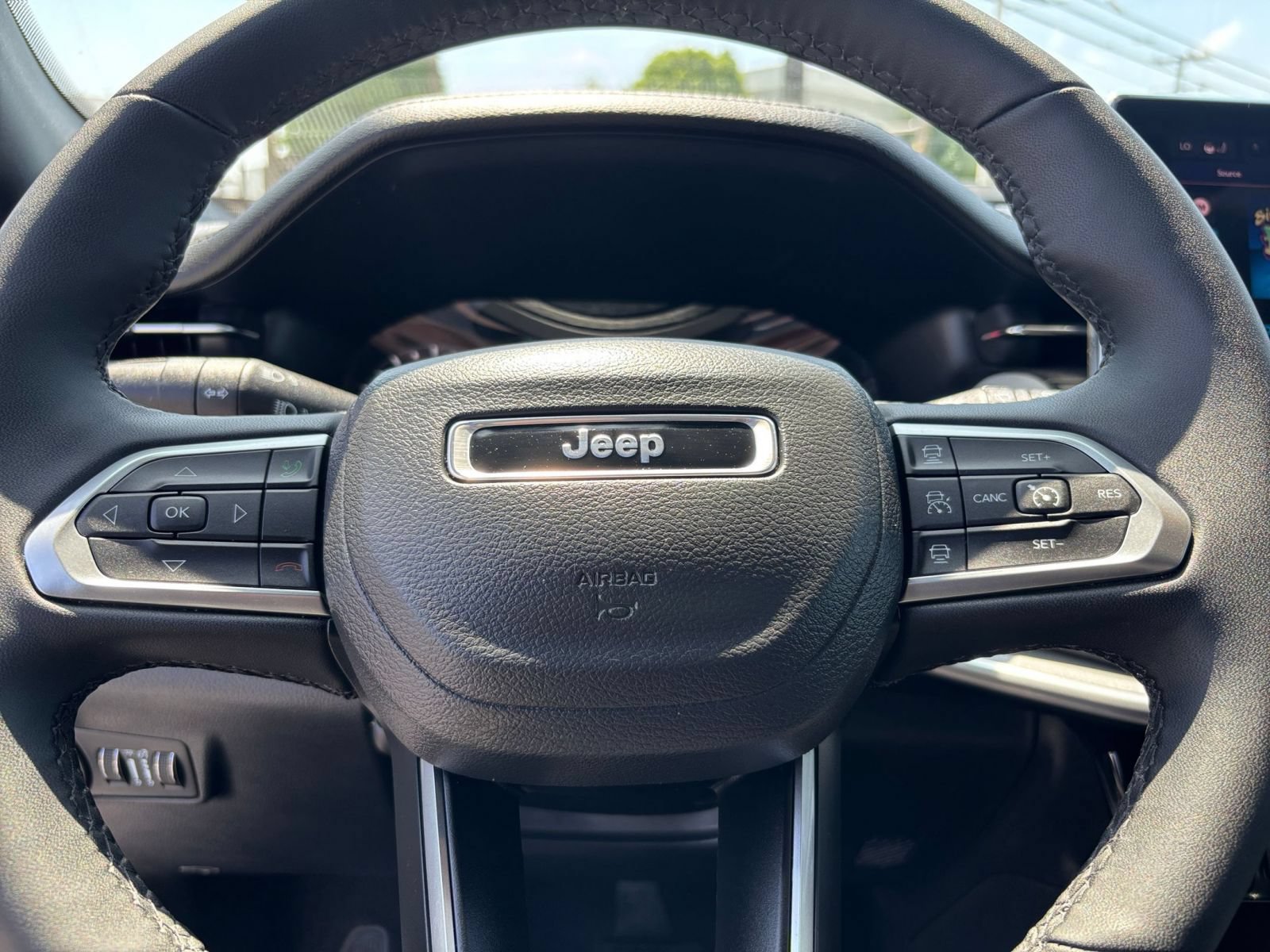 Used 2025 Jeep Compass Limited AWD/4WD image 29