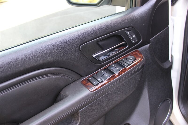 Used 2014 GMC Yukon XL Denali AWD/4WD image 11