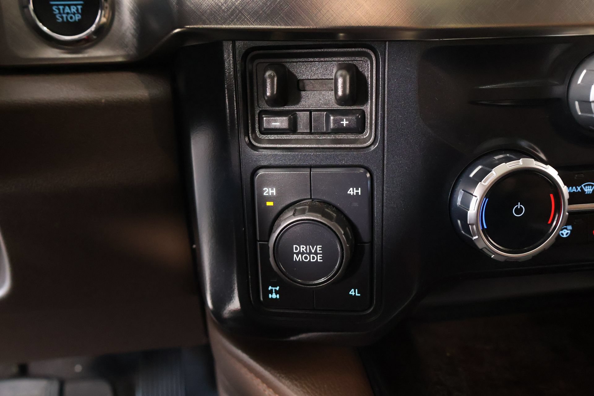 Used 2024 Ford F350 King Ranch w/ FX4 Off-Road Package AWD/4WD image 9