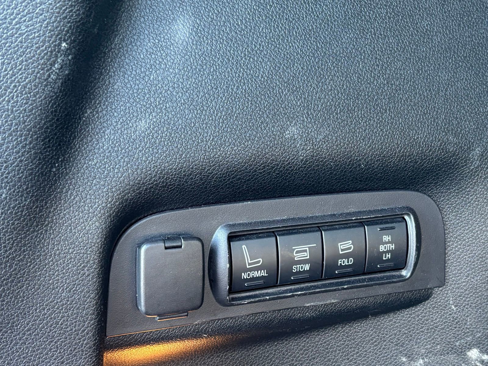 Used 2018 Ford Explorer Platinum AWD/4WD image 6