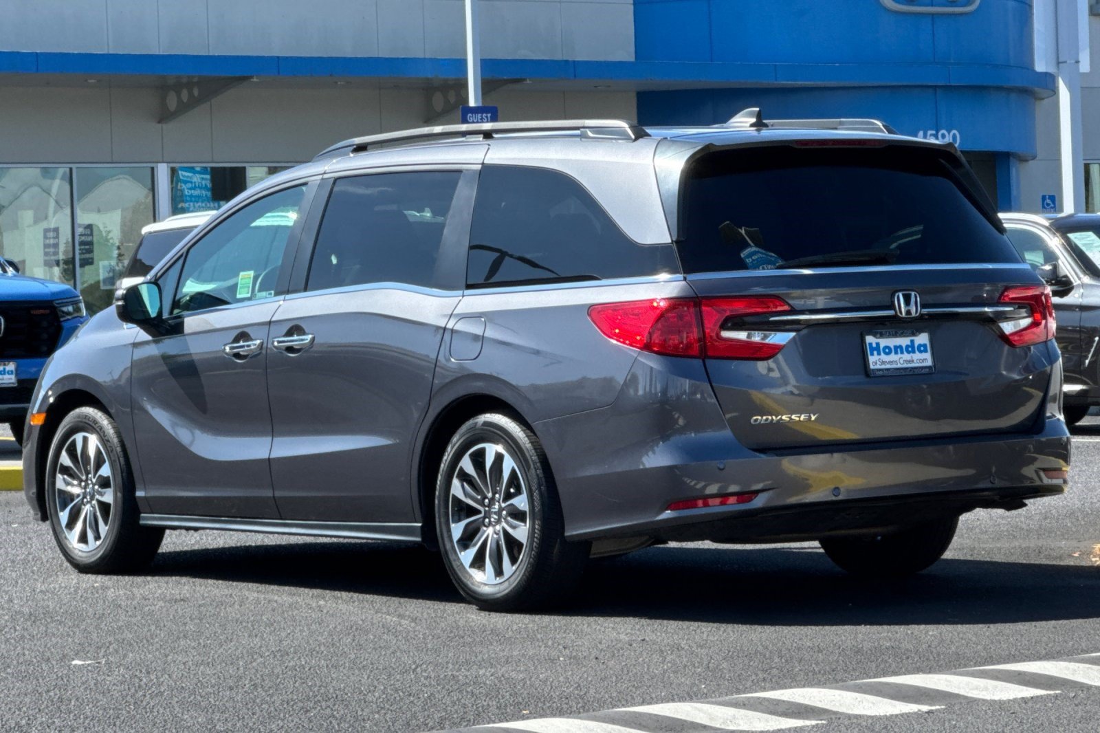 Used 2024 Honda Odyssey EX-L image 3
