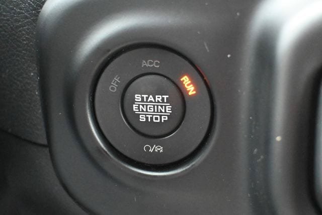 Used 2021 Jeep Gladiator Rubicon w/ Cold Weather Group AWD/4WD image 32