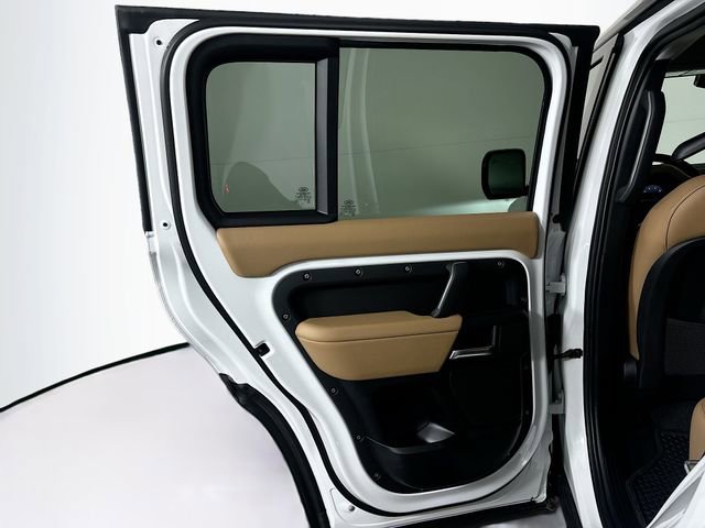 New 2026 Land Rover Defender 110 X-Dynamic SE image 22