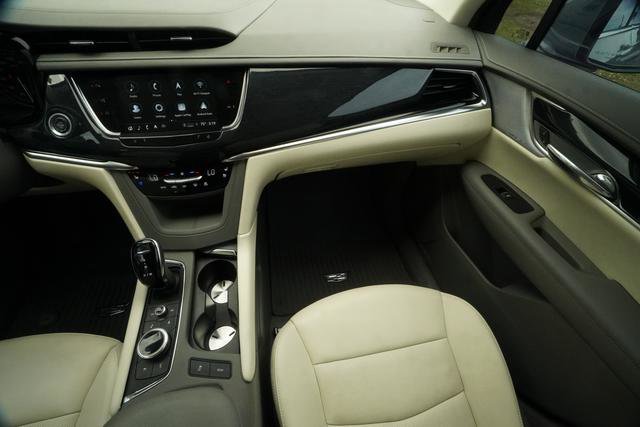 Used 2024 Cadillac XT6 Premium Luxury w/ Technology Package FWD image 12