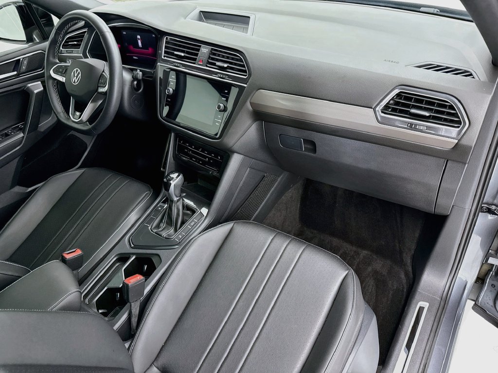 Used 2023 Volkswagen Tiguan SE R-Line FWD image 15