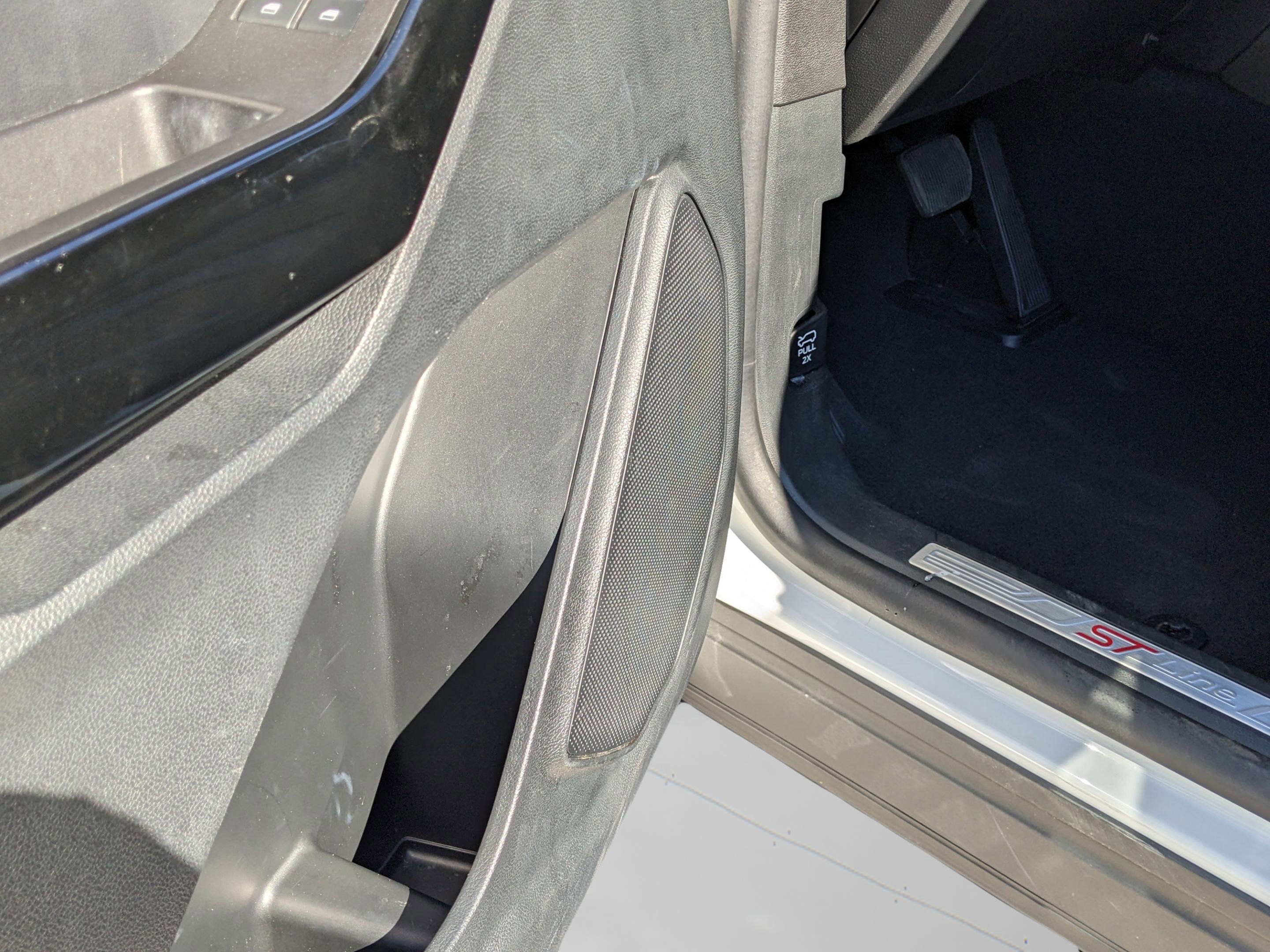 Used 2023 Ford Explorer ST-Line w/ Class IV Trailer Tow Package image 40