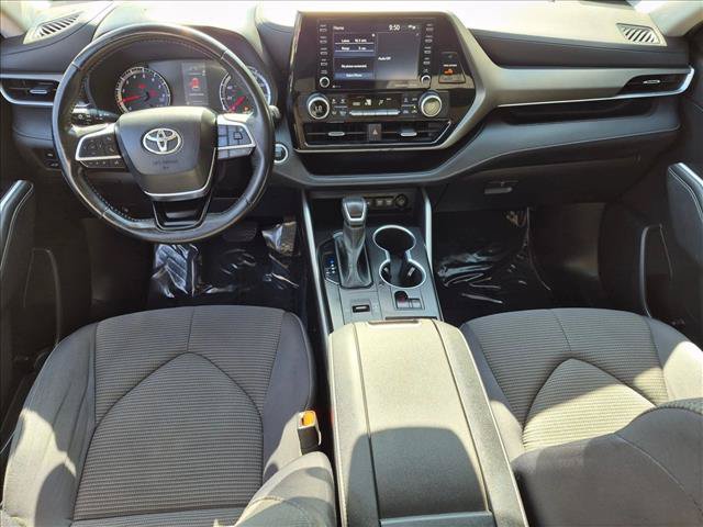 Used 2021 Toyota Highlander LE FWD image 17