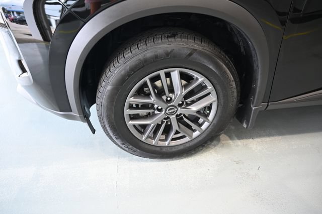 Used 2023 Nissan Rogue S AWD/4WD image 30