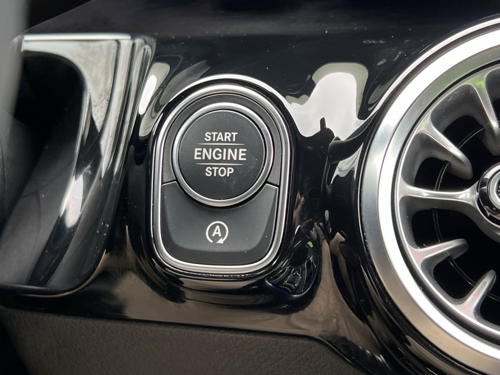 Certified 2022 Mercedes-Benz GLA 250 4MATIC image 31