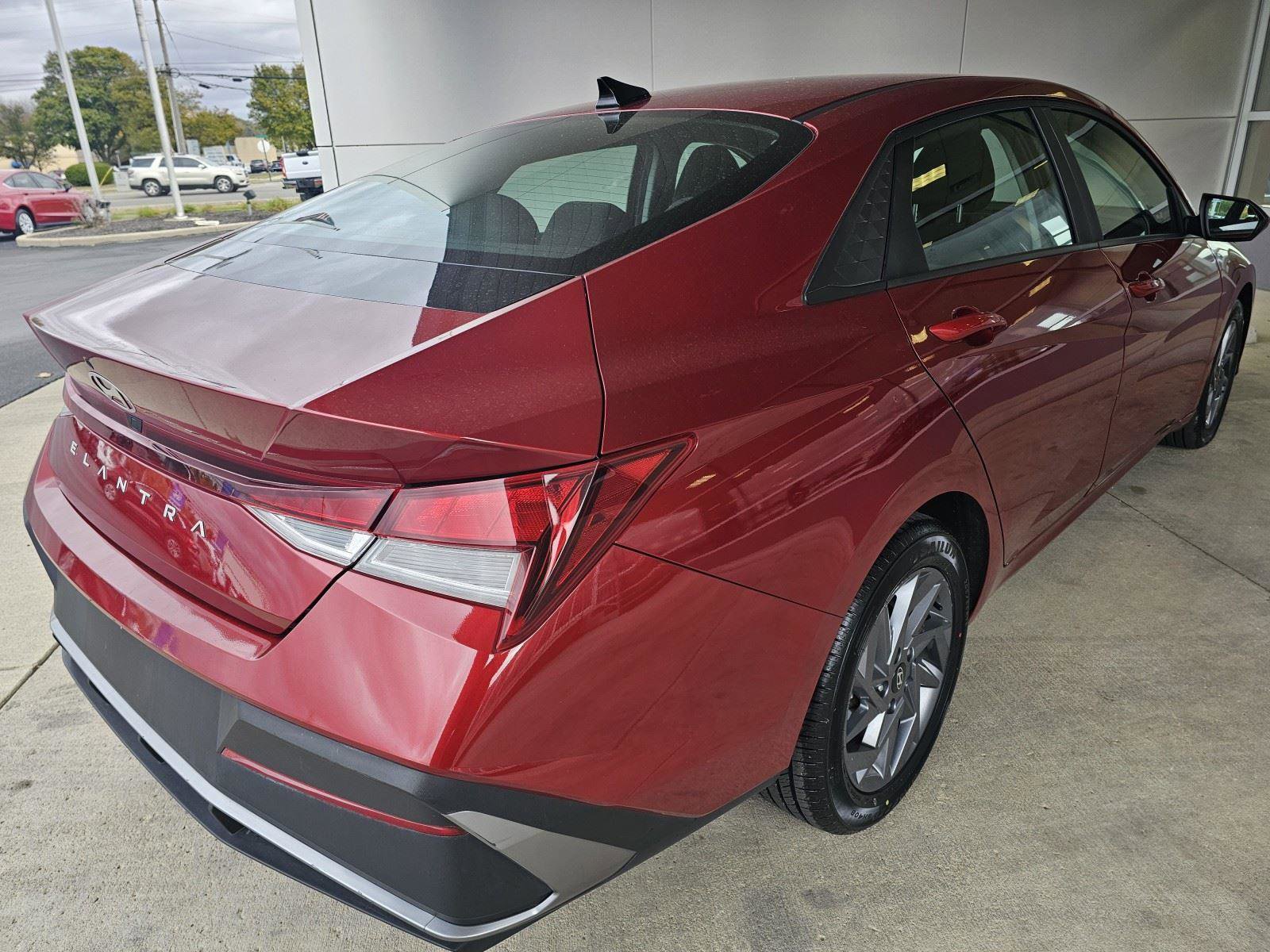 Used 2024 Hyundai Elantra SEL image 7