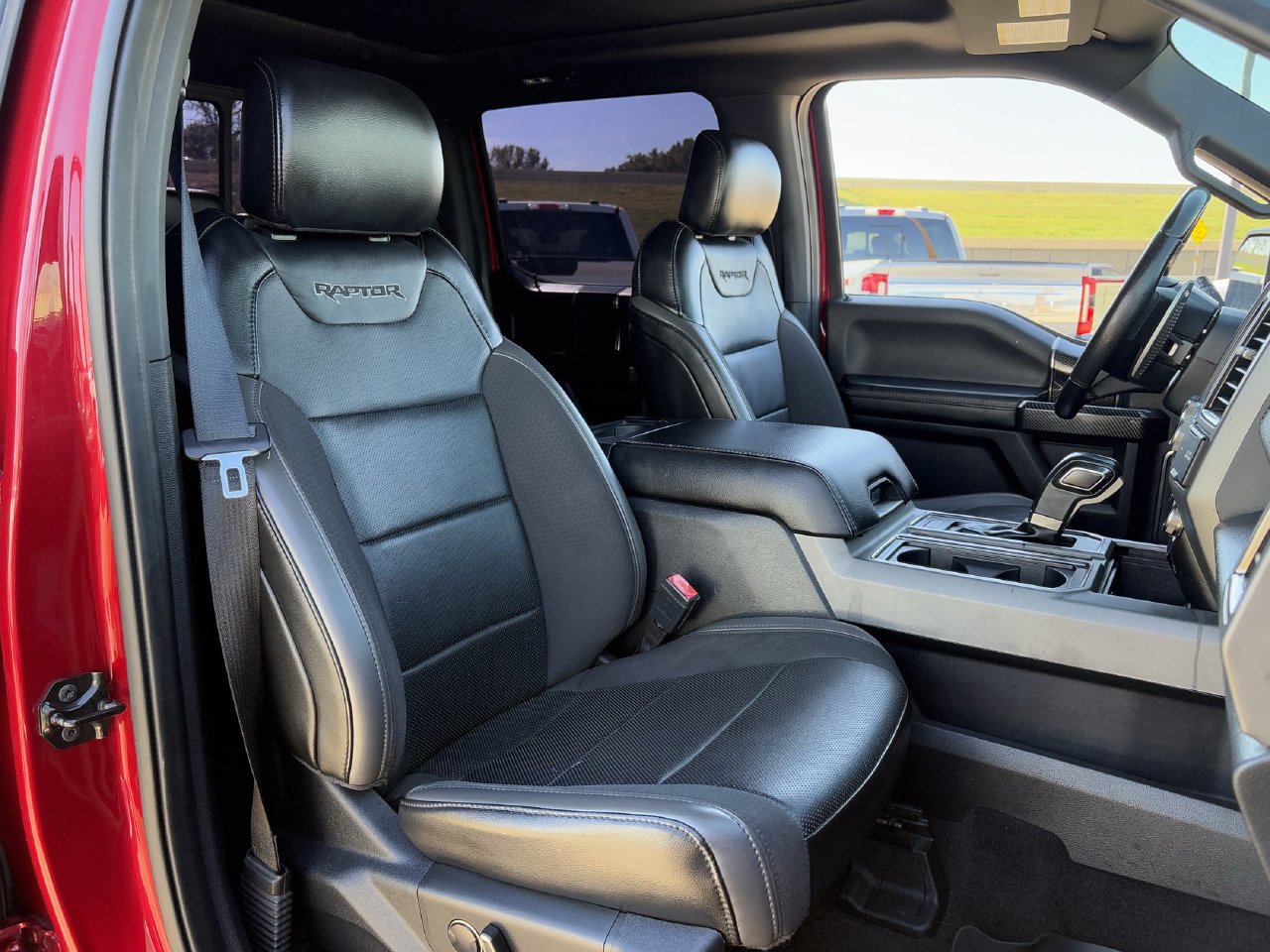 Used 2019 Ford F150 Raptor w/ Equipment Group 802A Luxury AWD/4WD image 32