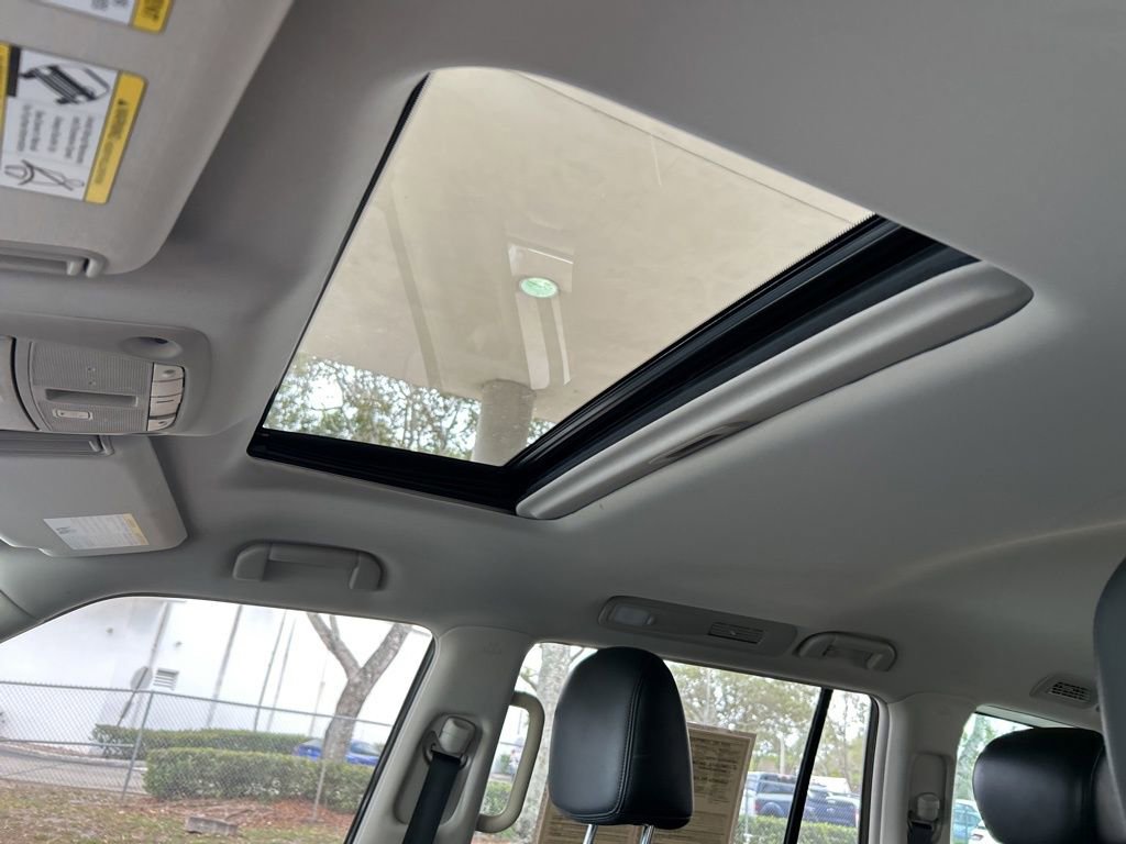 Used 2022 Nissan Armada SL w/ Captain's Chairs Package image 22