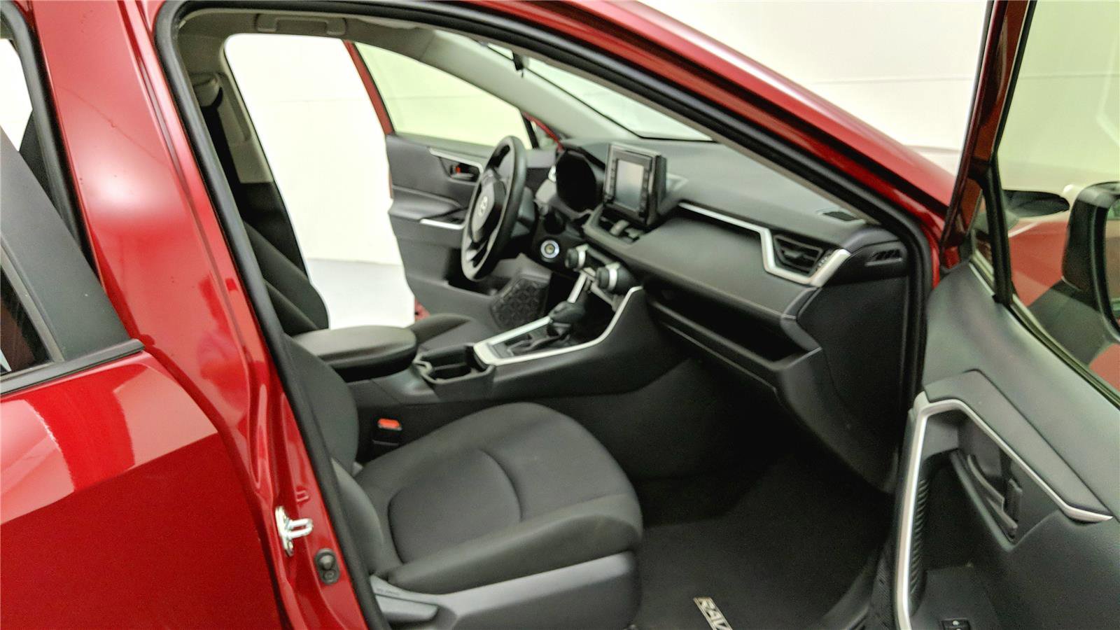 Used 2019 Toyota RAV4 LE image 23