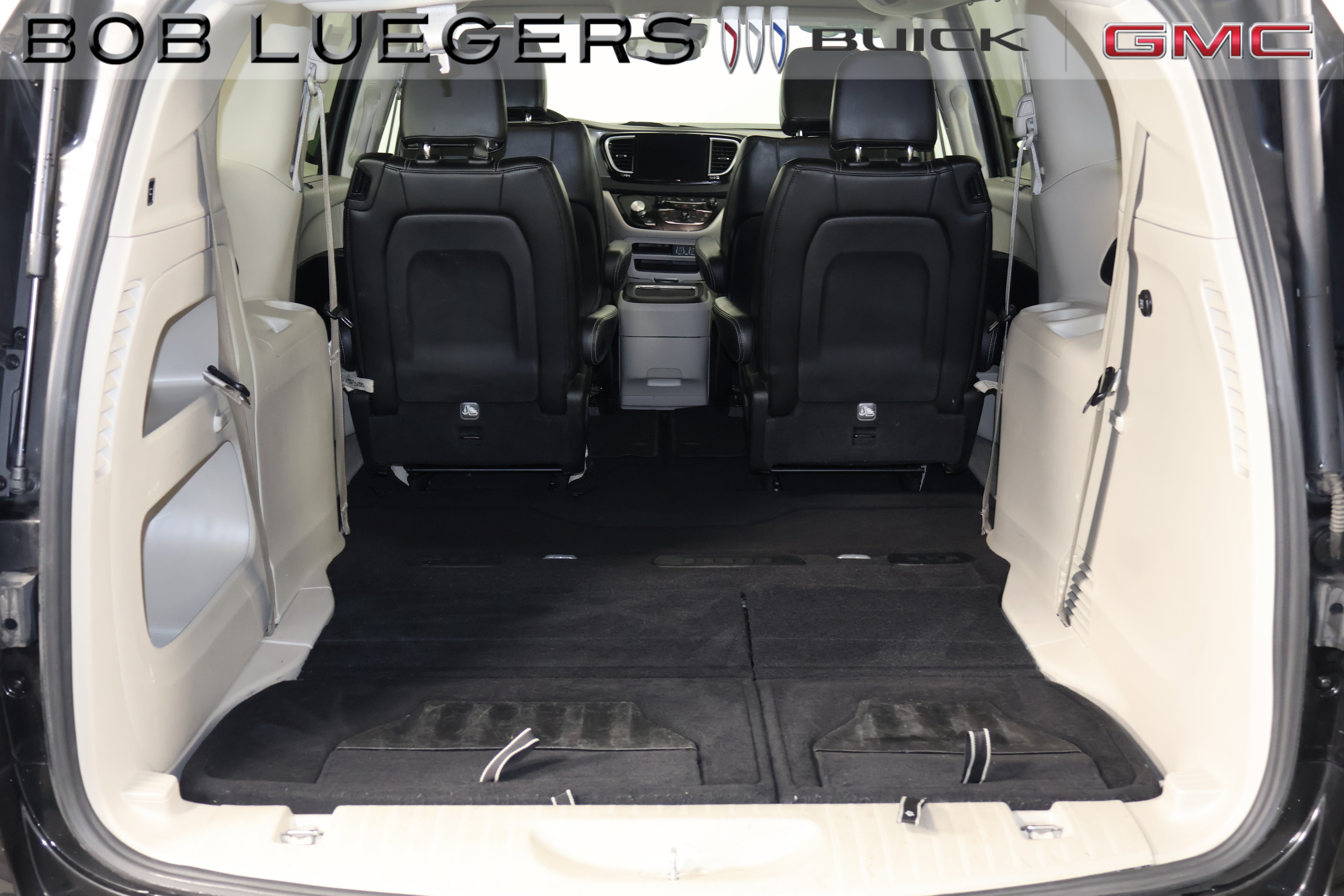 Used 2023 Chrysler Pacifica Touring-L FWD image 19