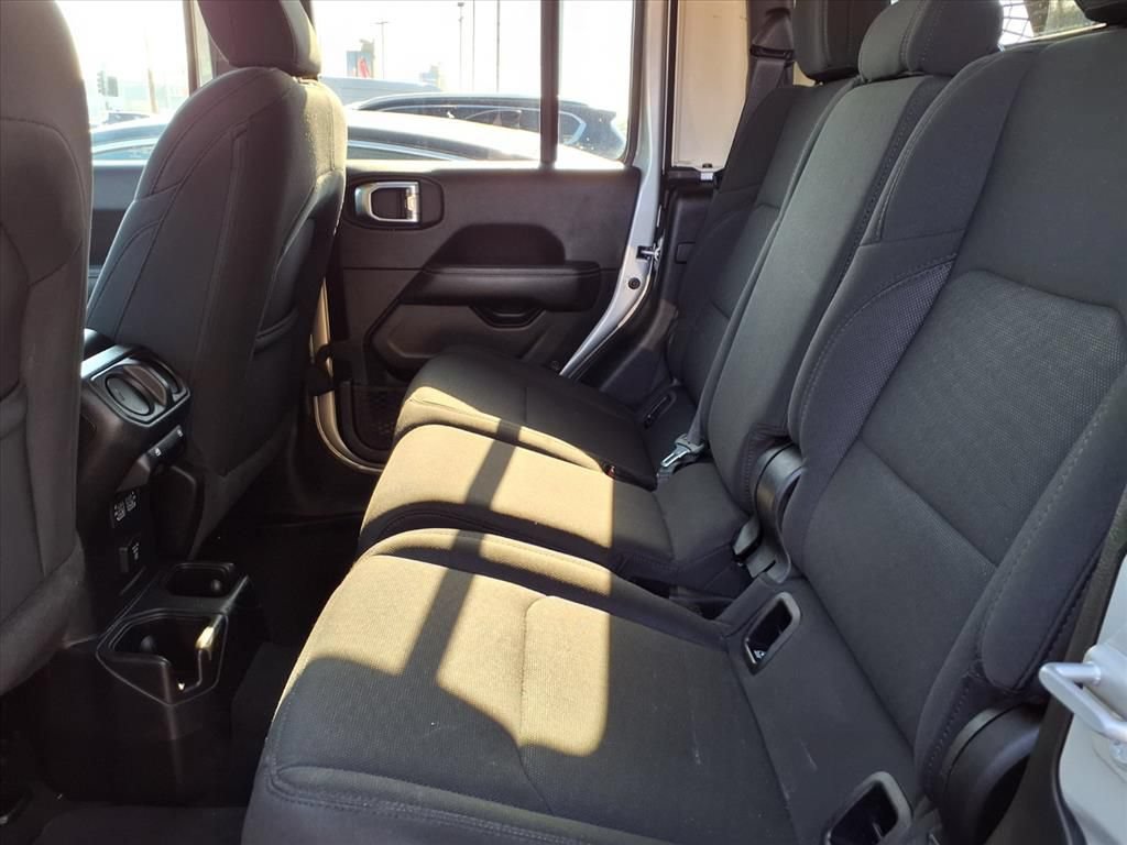 Used 2023 Jeep Gladiator Overland AWD/4WD image 13