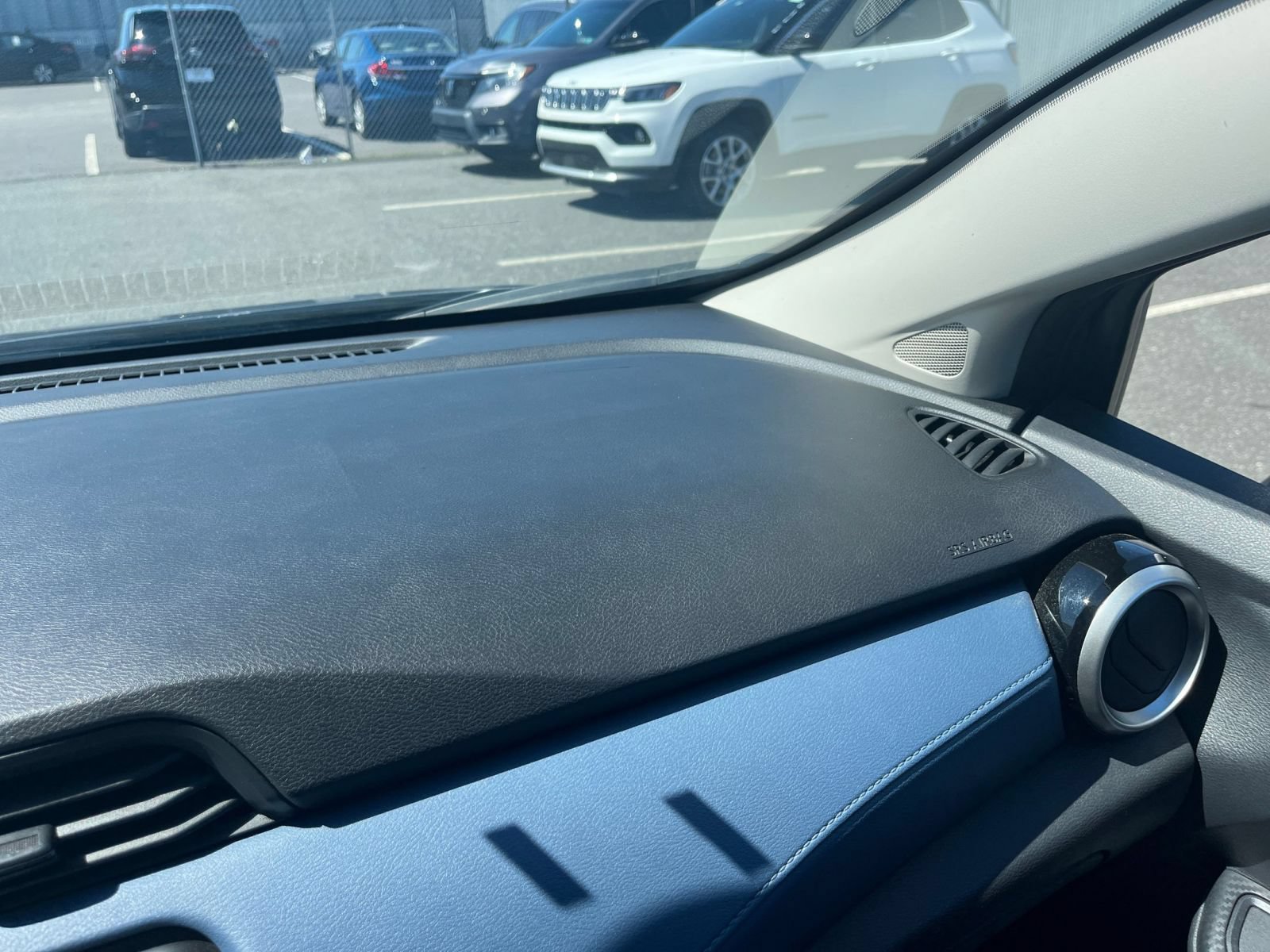 Used 2025 Nissan Versa SV FWD image 34