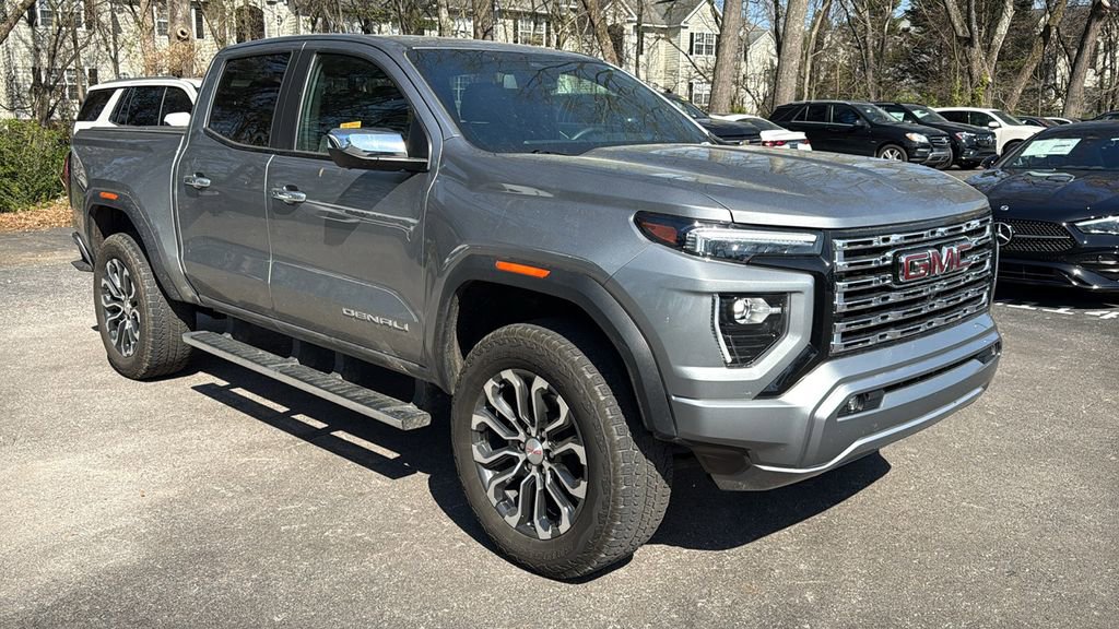 Used 2024 GMC Canyon Denali image 2