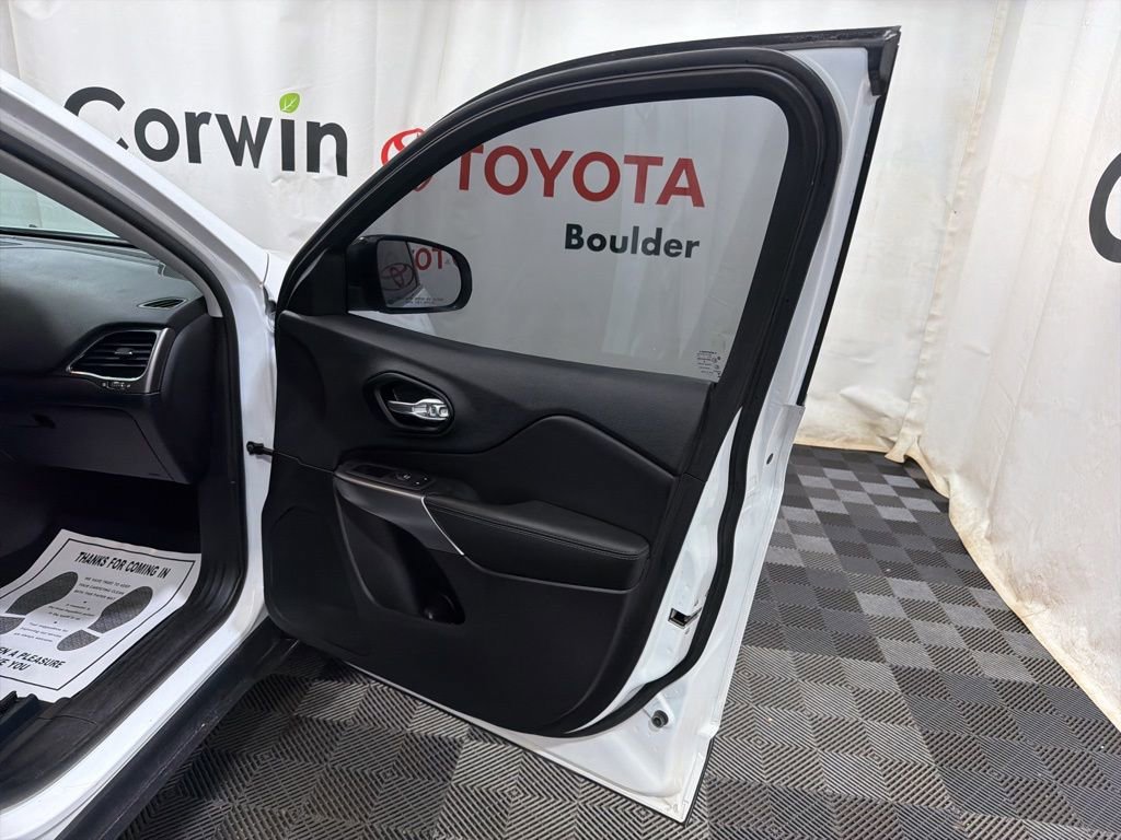 Used 2022 Jeep Cherokee Limited image 8