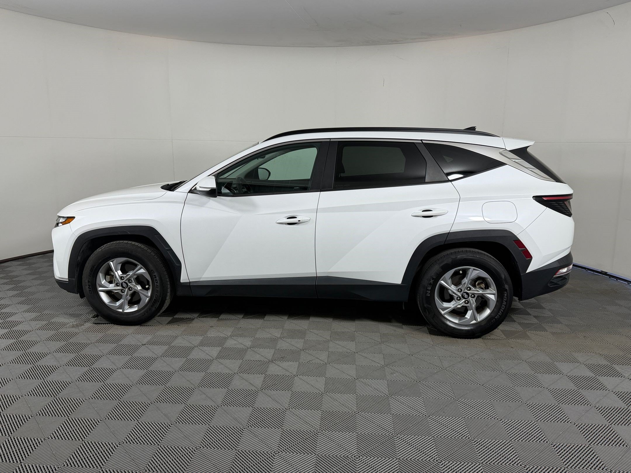 Used 2022 Hyundai Tucson SEL FWD image 2