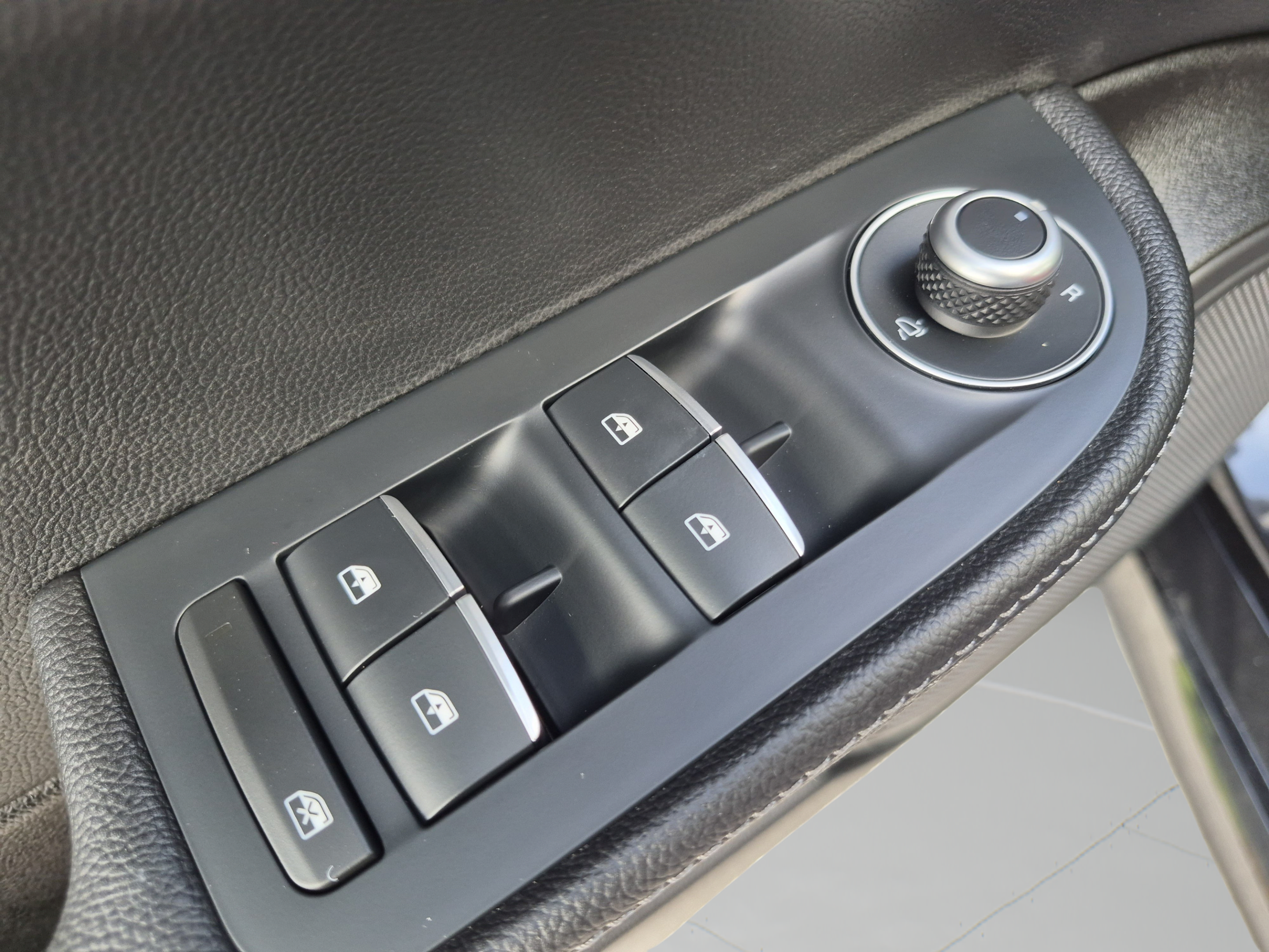 New 2026 Alfa Romeo Giulia w/ Driving Assist Package RWD image 27