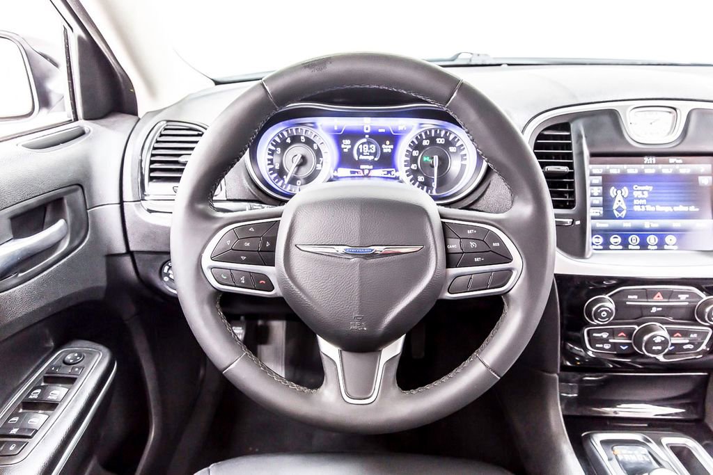 Used 2023 Chrysler 300 Touring w/ Sport Appearance Package image 14