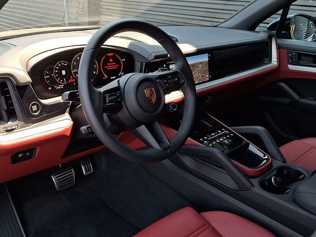 Certified 2026 Porsche Cayenne S AWD/4WD image 4