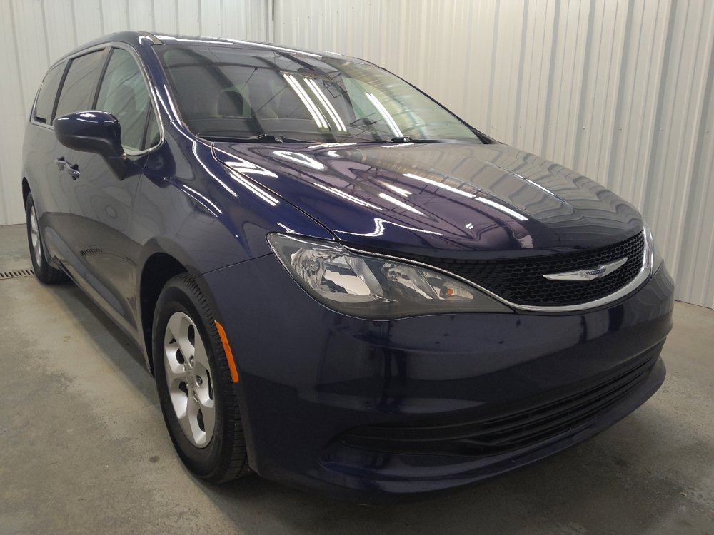 Used 2017 Chrysler Pacifica LX w/ Tire & Wheel Group FWD image 13
