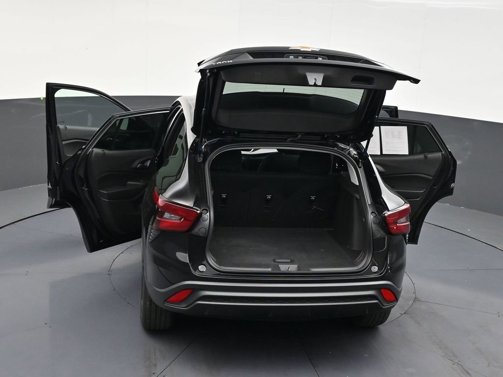 Used 2025 Chevrolet Trax LS FWD image 33