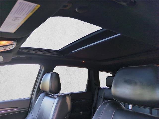 Used 2018 Jeep Grand Cherokee Limited w/ Luxury Group II image 16