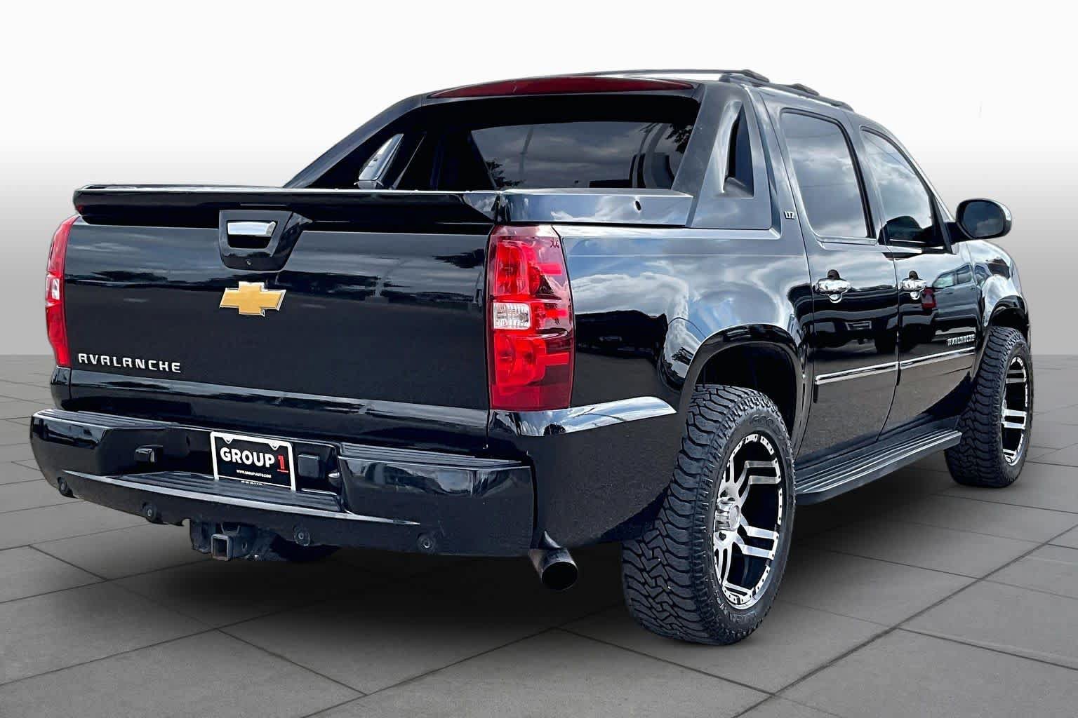 Used 2012 Chevrolet Avalanche LTZ AWD/4WD image 12