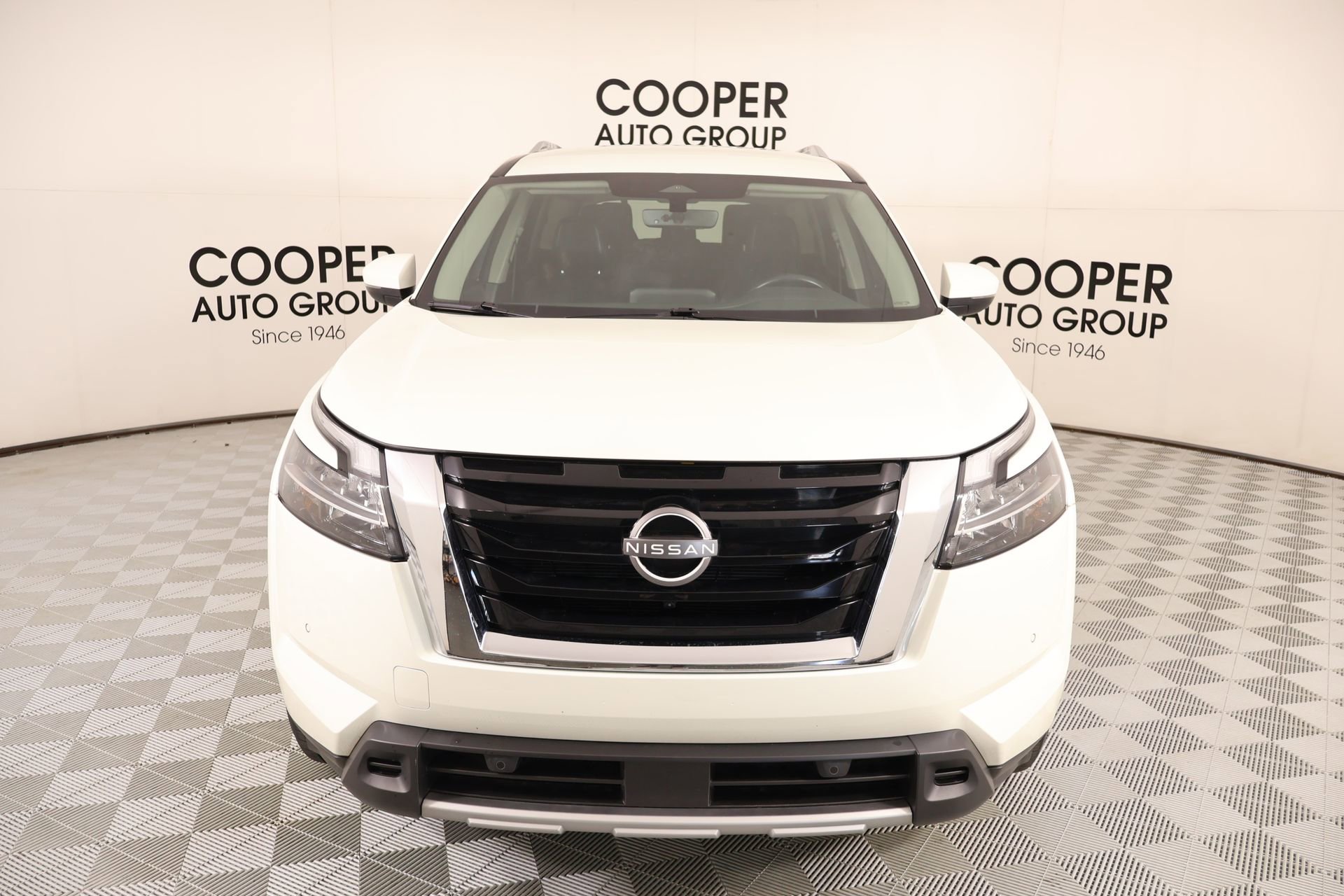 Used 2024 Nissan Pathfinder SL FWD image 9
