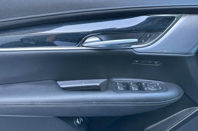 Used 2025 Cadillac XT5 Premium Luxury image 11