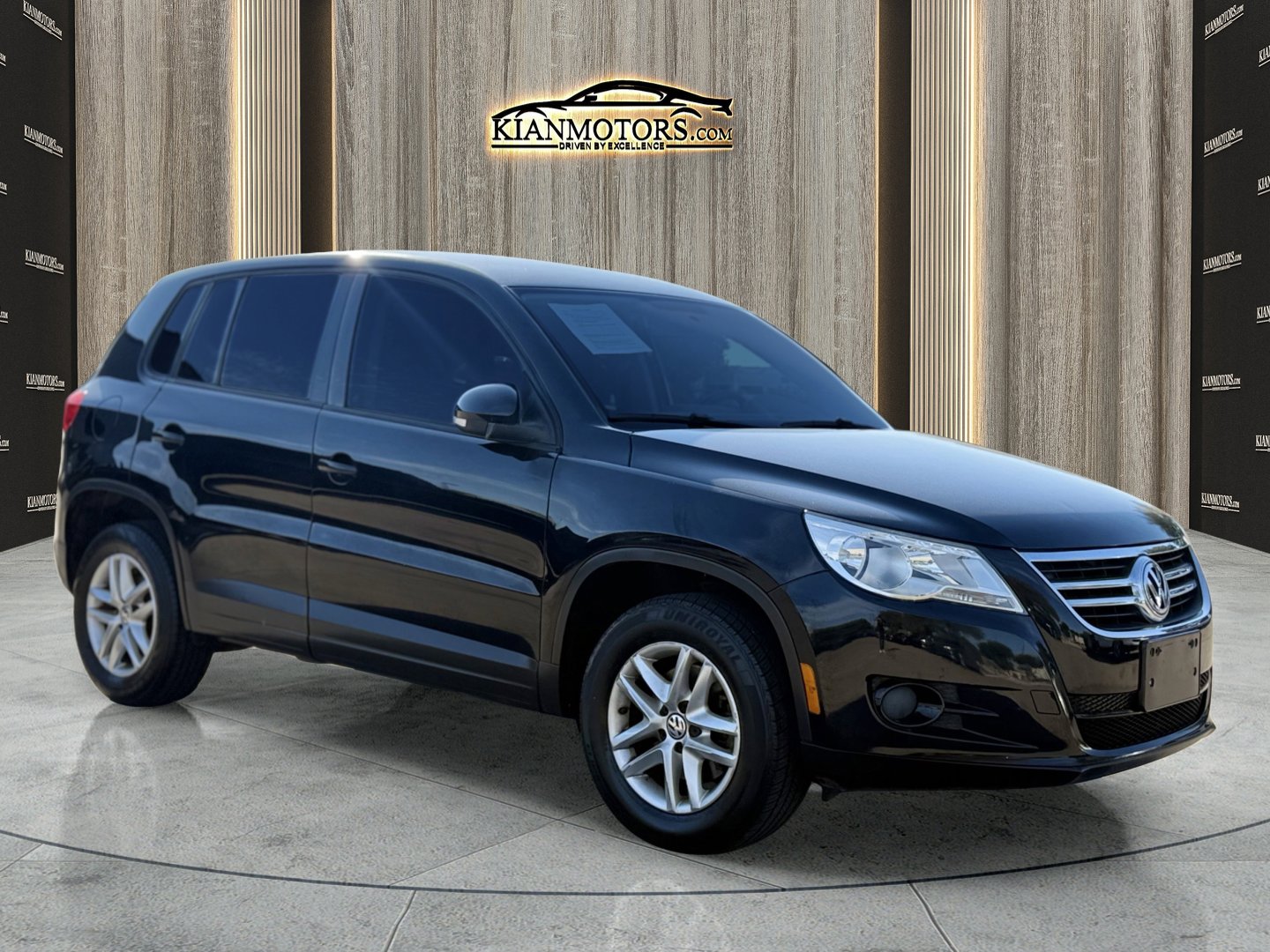 Used 2011 Volkswagen Tiguan S image 1