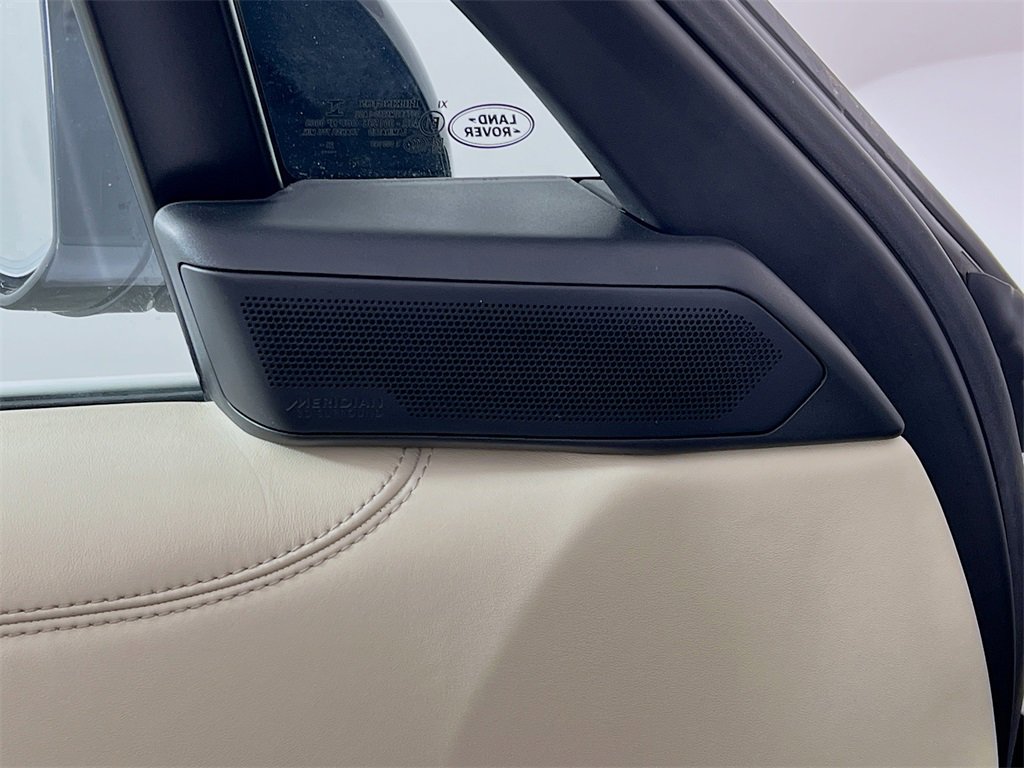 Used 2022 Land Rover Range Rover Long Wheelbase SE image 19