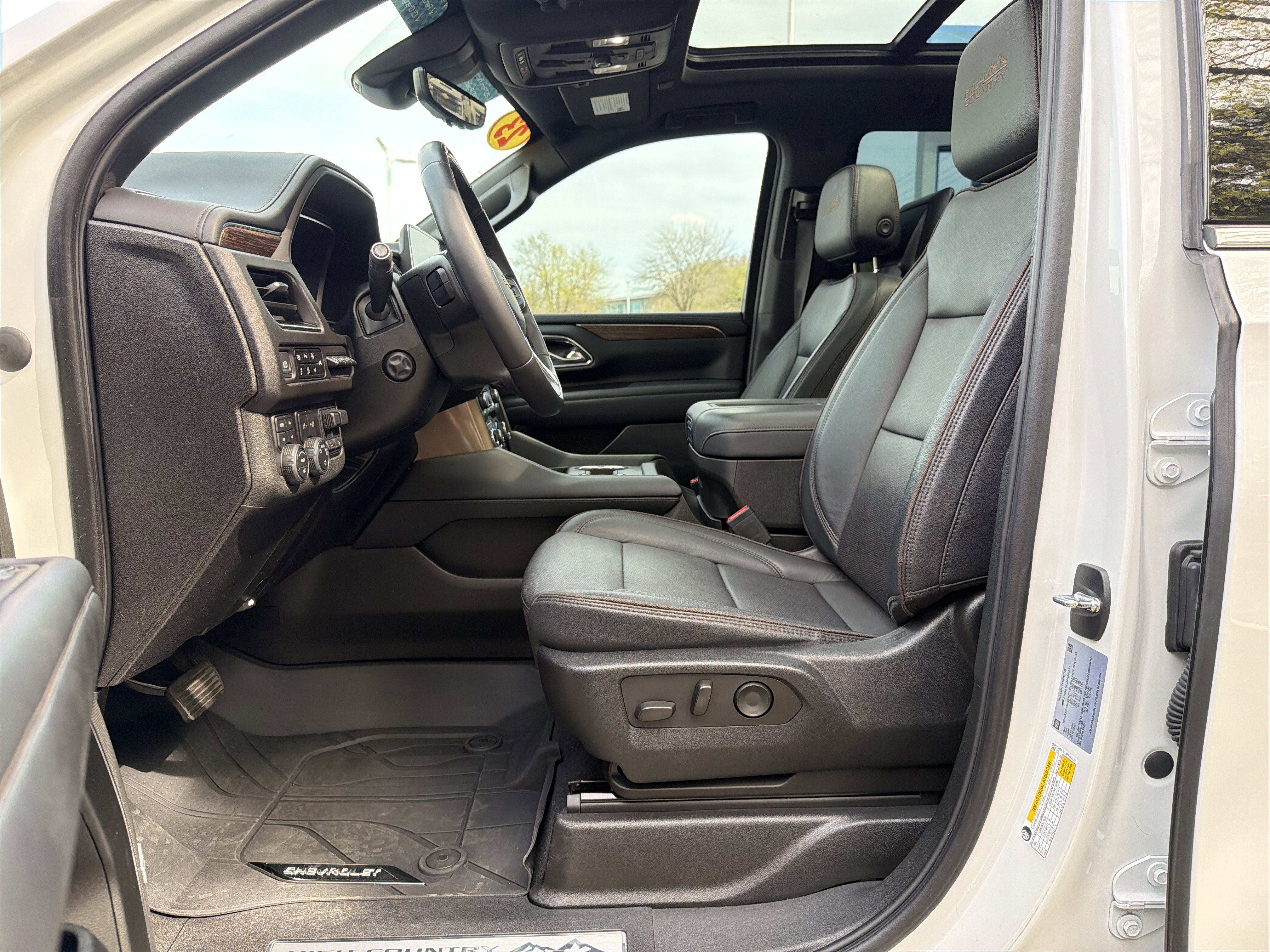 Used 2023 Chevrolet Tahoe High Country w/ Advanced Technology Package AWD/4WD image 16