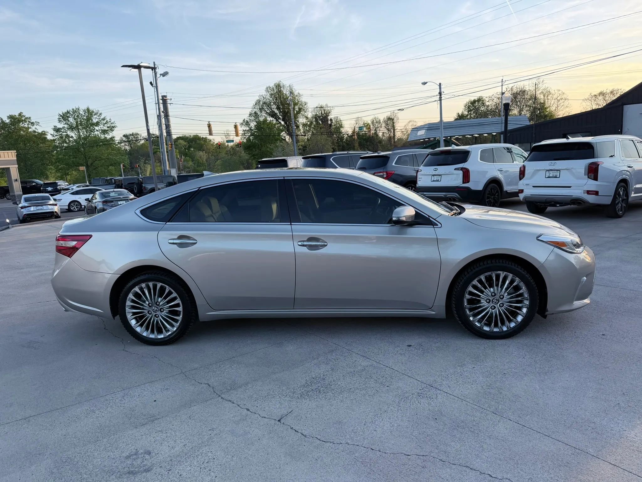 Used 2017 Toyota Avalon Limited FWD image 54