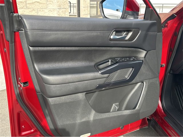 Used 2022 Nissan Pathfinder SV image 13