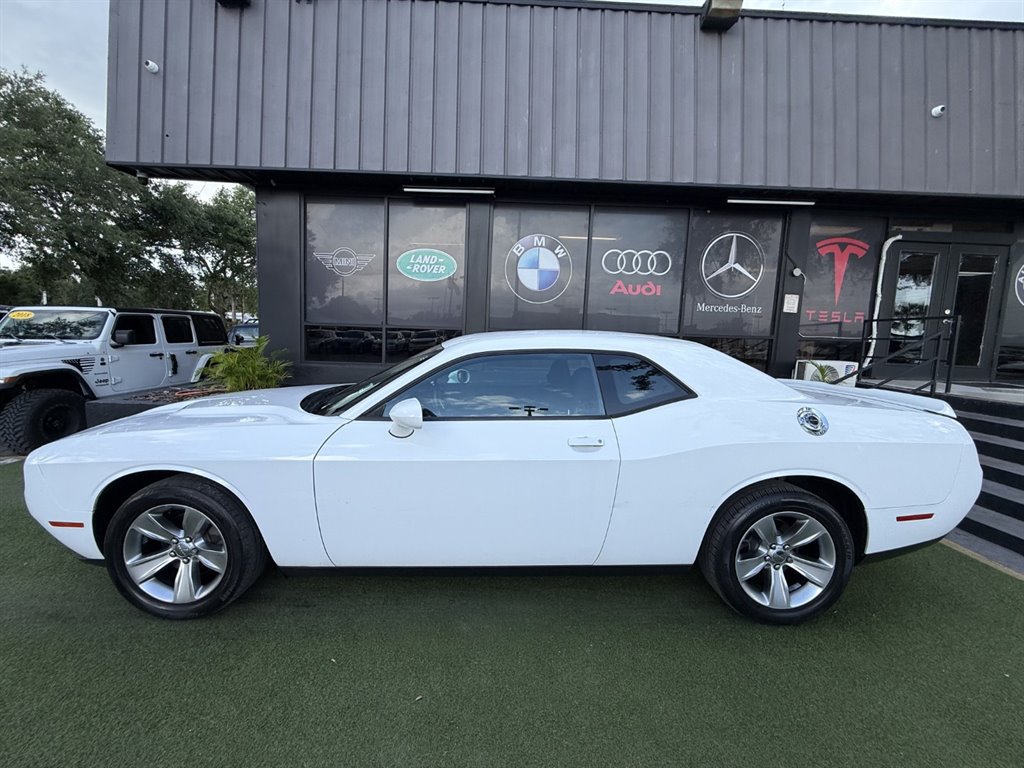 Used 2020 Dodge Challenger SXT RWD image 7