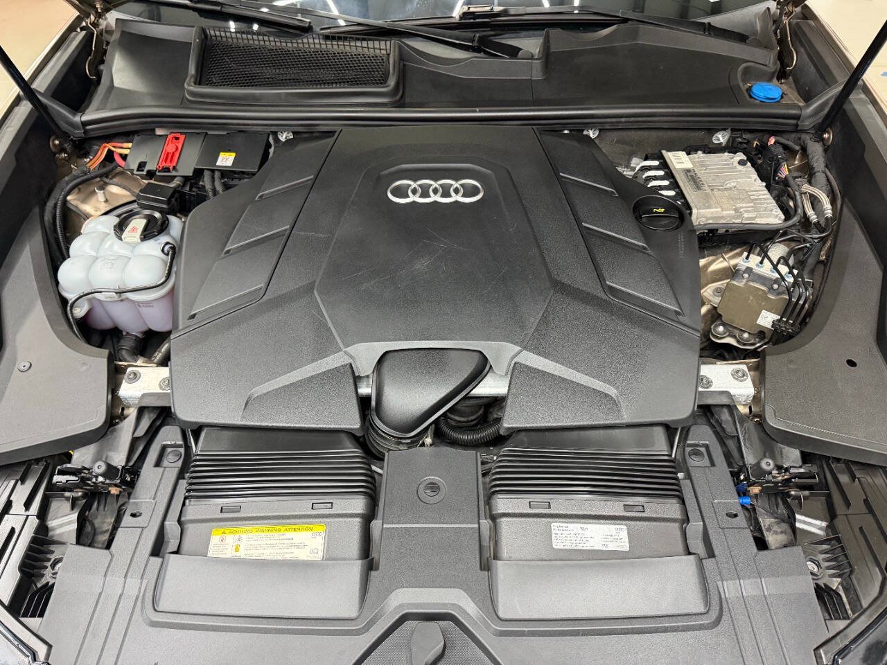 Used 2019 Audi Q8 Premium Plus w/ Premium Plus AWD/4WD image 7