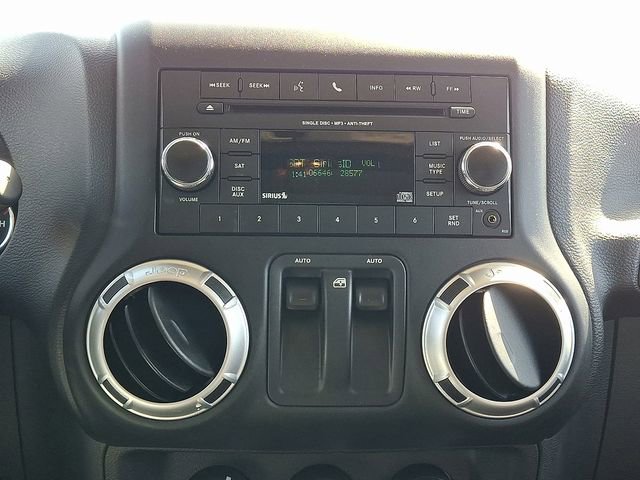 Used 2015 Jeep Wrangler Rubicon w/ Power Convenience Group image 12