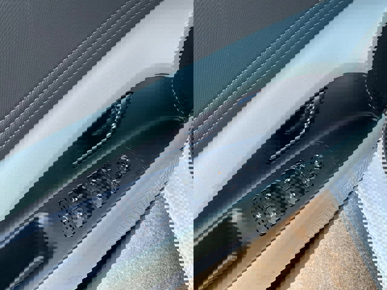 Used 2025 Hyundai Elantra Limited image 18