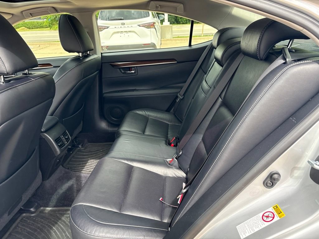 Used 2015 Lexus ES 350 w/ Luxury Package FWD image 21