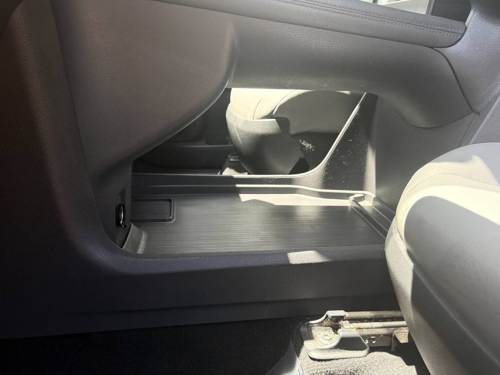 Used 2022 Toyota Sienna XLE FWD image 24
