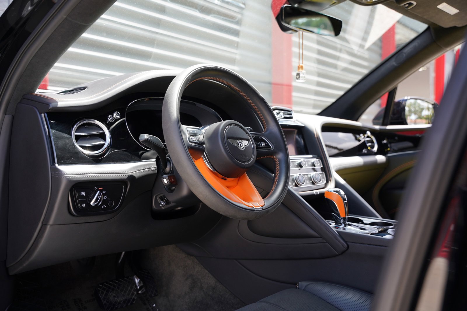 Used 2023 Bentley Bentayga AWD/4WD image 16