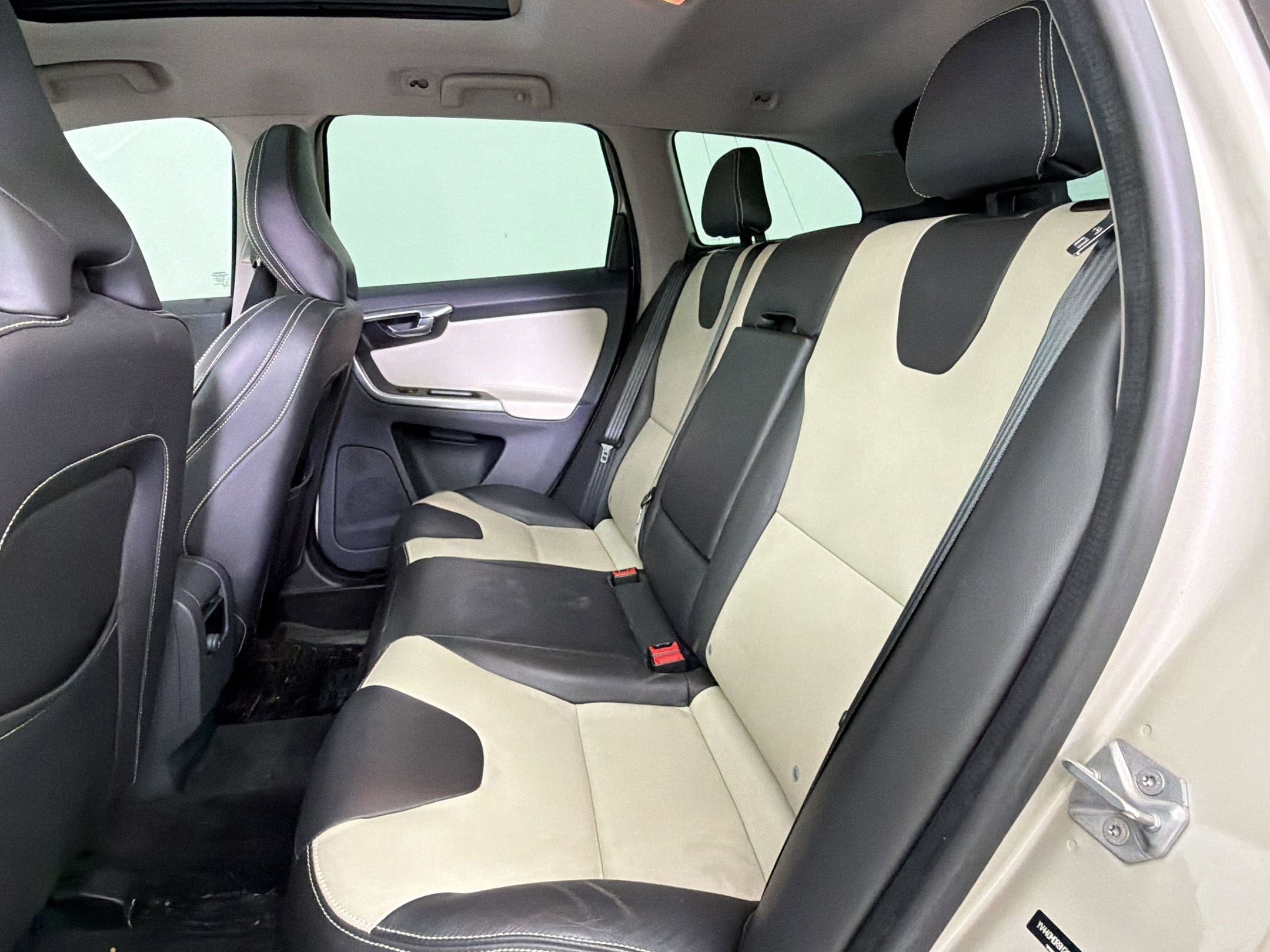Used 2017 Volvo XC60 T5 Dynamic w/ Preferred Option Package FWD image 13